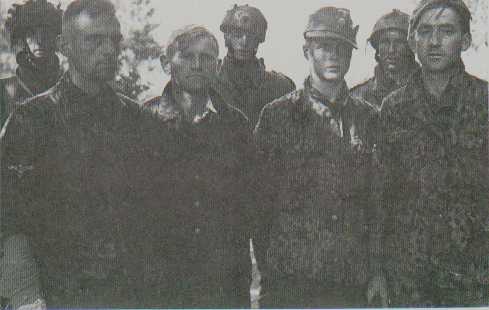 overgave soldaten van de 10./SS Panzer Division "Frundsberg"